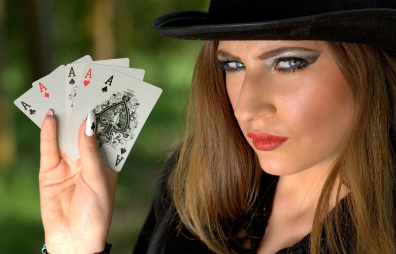 Брайан Крэнстон будет вести турнир по покеру с участием знаменитостей в пользу Фонда развития развлекательного сообщества