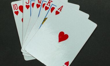 Джошуа Райчард выигрывает 15-е золотое кольцо Мировой серии покера